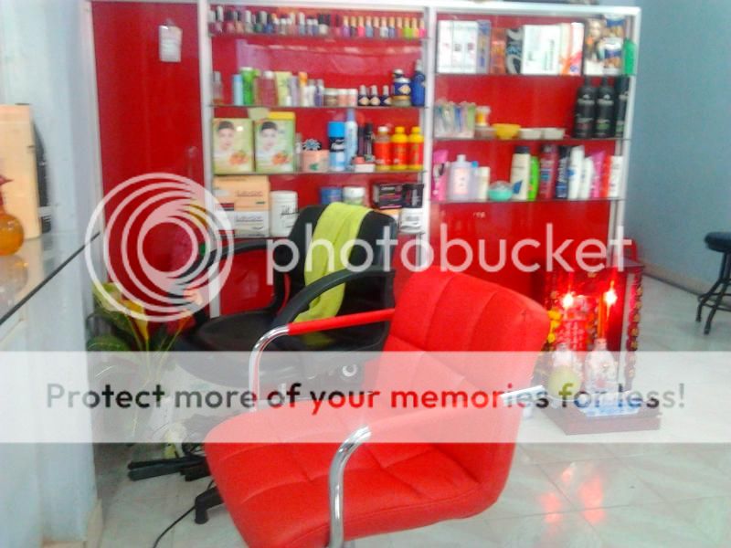 Thanh lý ghế xoay màu đỏ đẹp, bồn và ghế gội đầu, kệ kính và kính mở tiệm tóc - 1