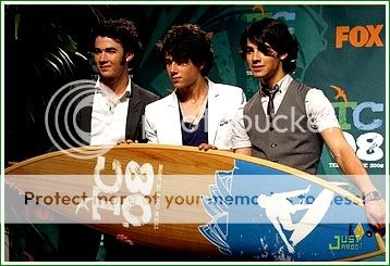 http://i673.photobucket.com/albums/vv98/jbcentral/jonas-brothers-teen-choice-awards-2.jpg?t=1240413331 http://i673.photobucket.com/albums/vv98/jbcentral/jonas-brothers-teen-choice-awards-2.jpg?t=1240413331