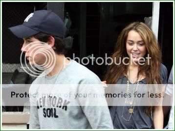 nick-jonas-miley-cyrus.jpg picture by jbcentral nick-jonas-miley-cyrus.jpg picture by jbcentral